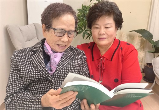 "아픔 견딘 나에게 '잘 살았다' 말하고 싶어"