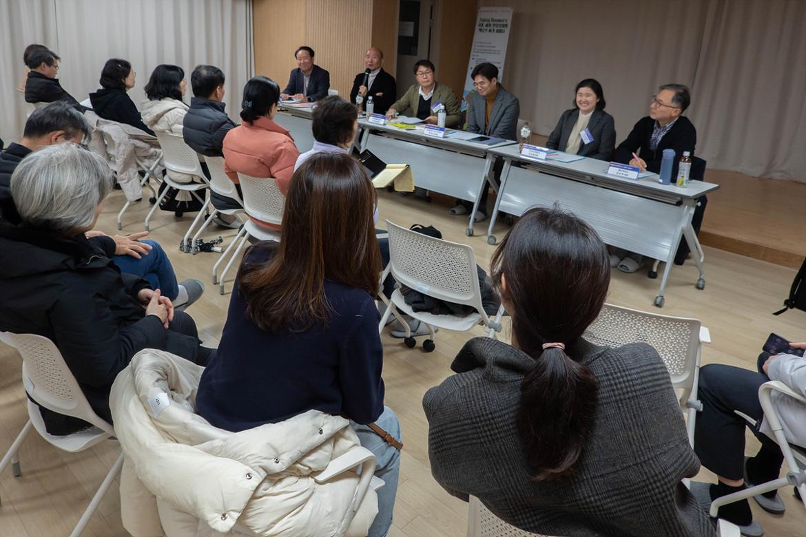 질의응답 중인 사진
