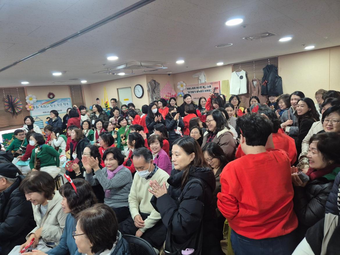 공연+관객+(2).jpg